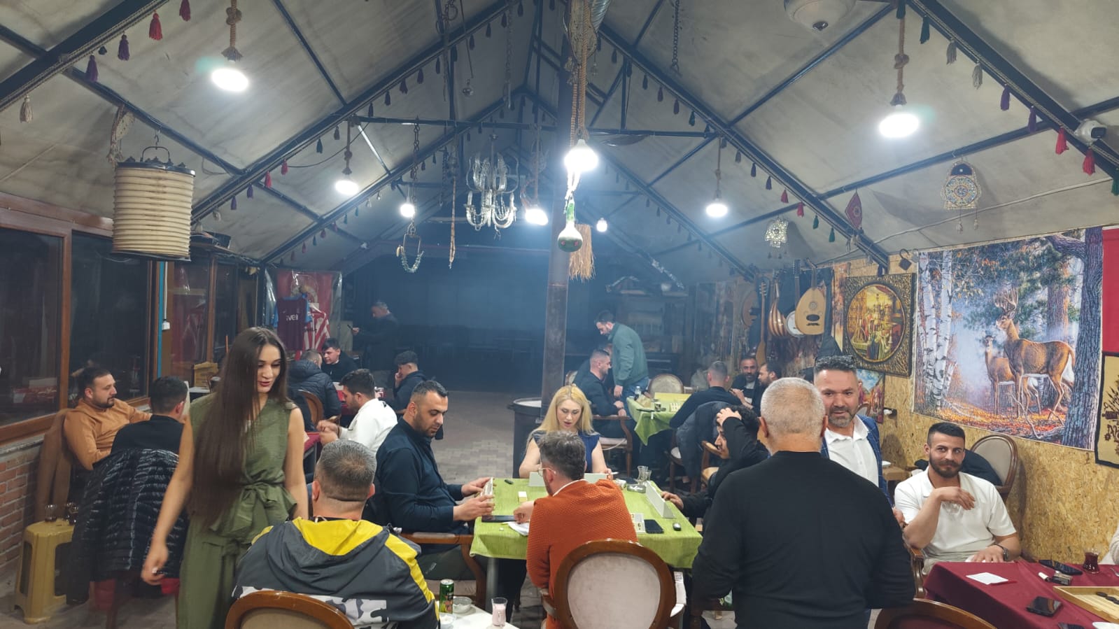 Okey masalarında dost meclisleri